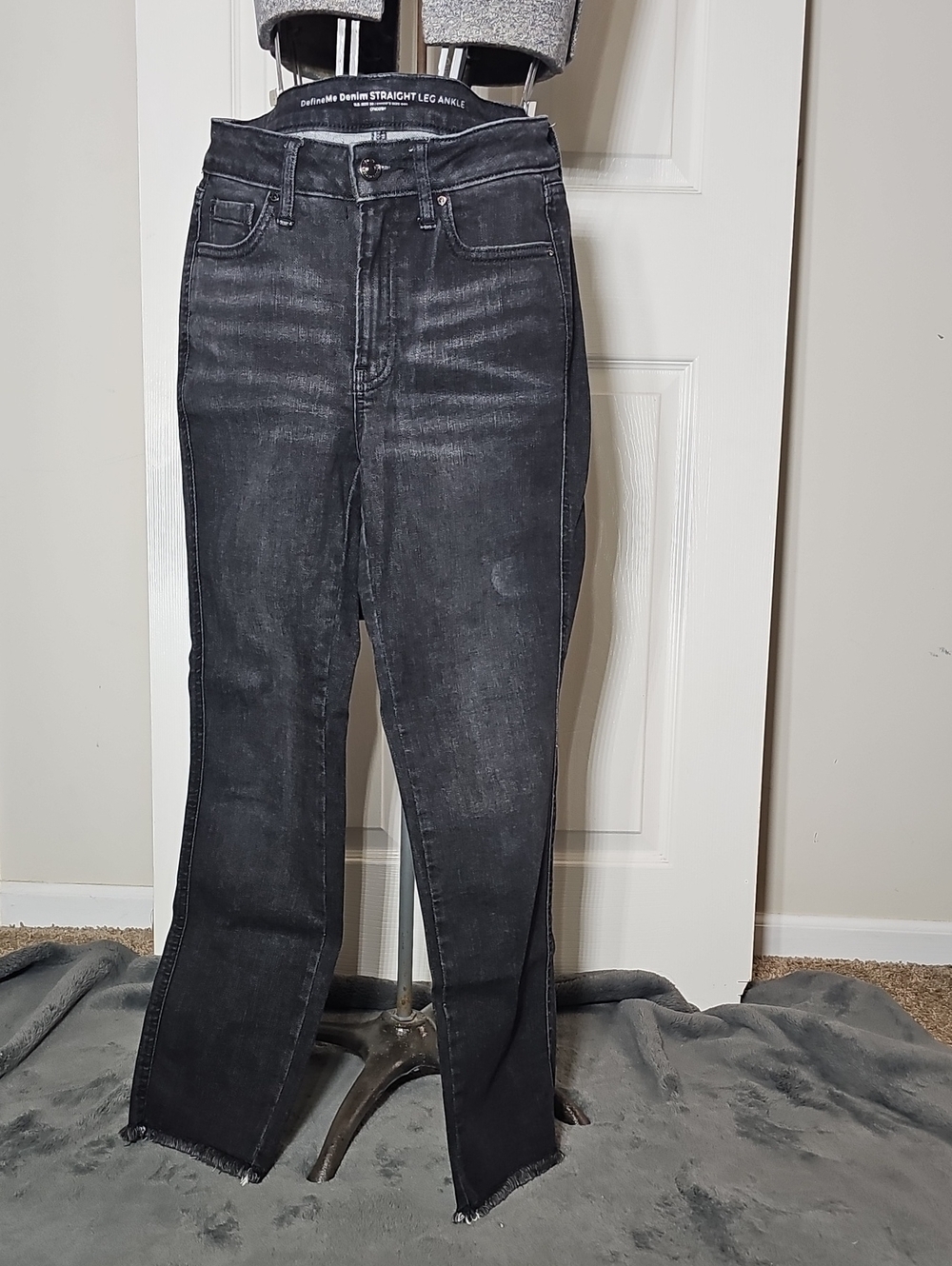 Chicos Black Jeans Define Me Denim Straight Leg Fringe Raw Hem Ankle Size 2